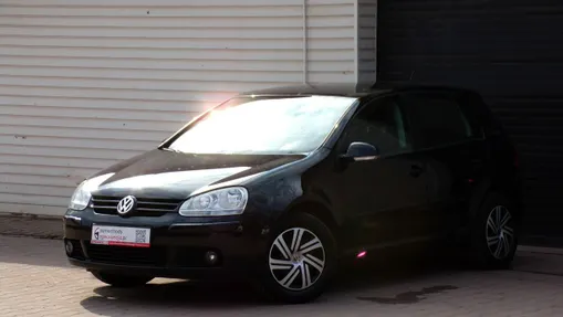 VOLKSWAGEN Golf -