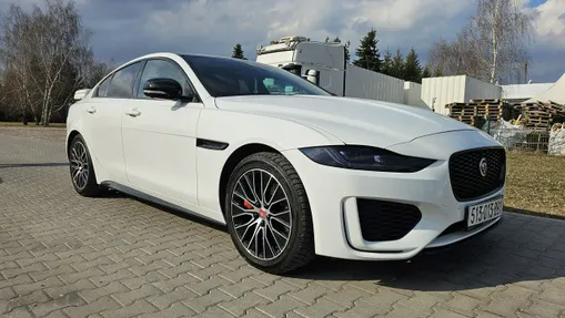 JAGUAR XE -