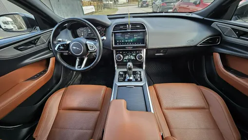 JAGUAR XE -