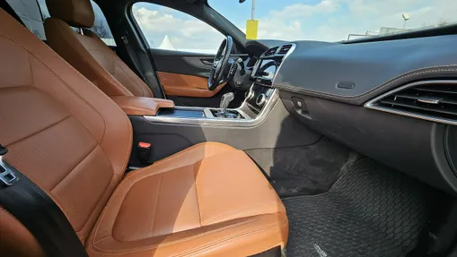 JAGUAR XE -