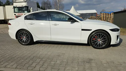 JAGUAR XE -