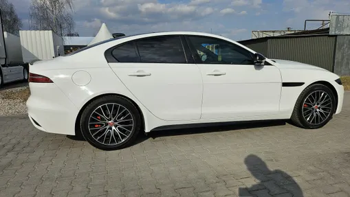 JAGUAR XE -