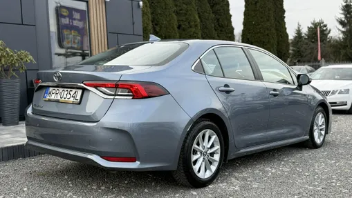 TOYOTA Corolla -