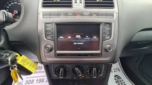 VOLKSWAGEN Polo -