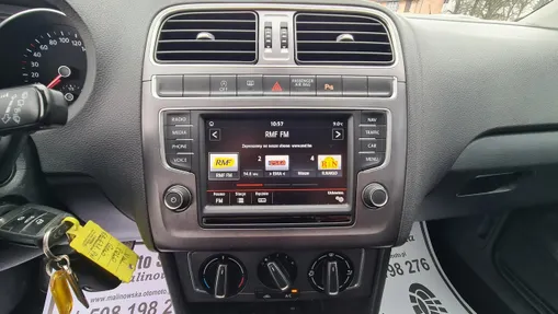 VOLKSWAGEN Polo -