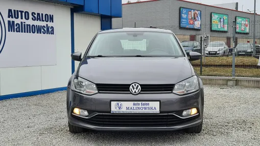 VOLKSWAGEN Polo -