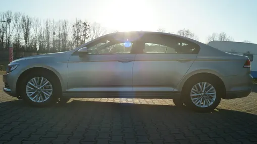 VOLKSWAGEN Passat -