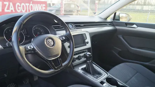 VOLKSWAGEN Passat -