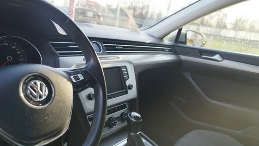 VOLKSWAGEN Passat -
