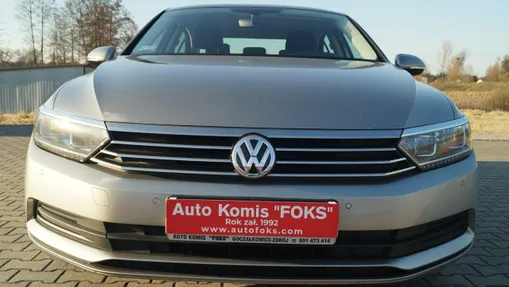 VOLKSWAGEN Passat -