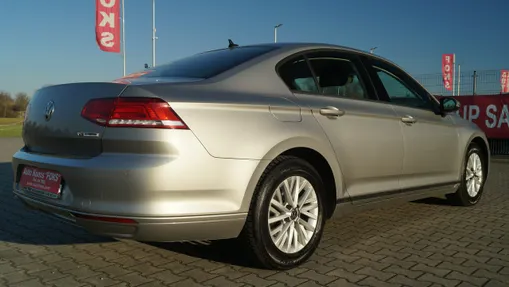 VOLKSWAGEN Passat -
