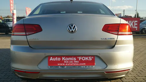 VOLKSWAGEN Passat -