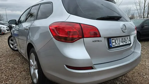 OPEL Astra -