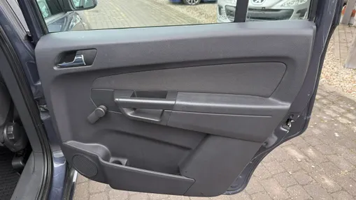 OPEL Zafira -