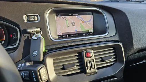 VOLVO V40 -