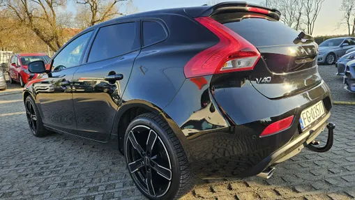 VOLVO V40 -