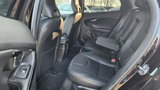 VOLVO V40 -