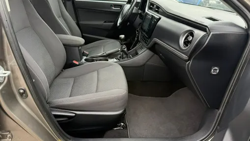 TOYOTA Corolla -