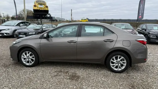 TOYOTA Corolla -