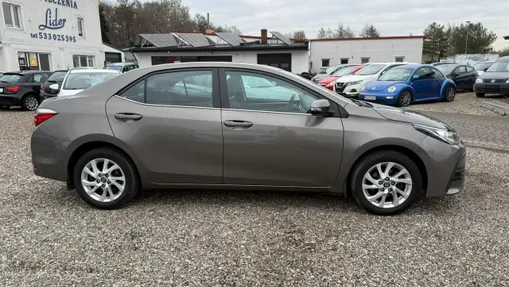 TOYOTA Corolla -