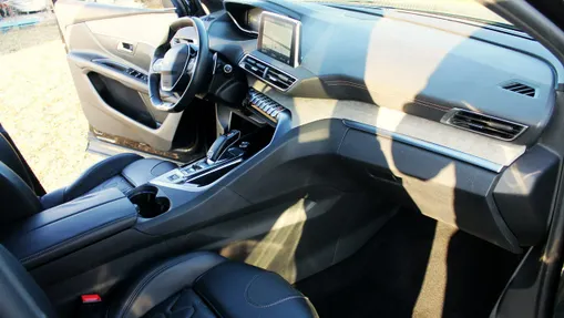 PEUGEOT 3008 -