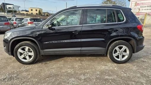 VOLKSWAGEN Tiguan -