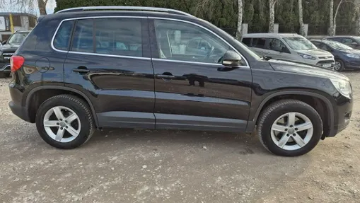 VOLKSWAGEN Tiguan -