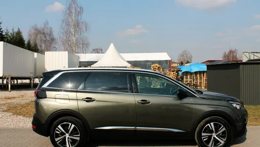 PEUGEOT 5008 -