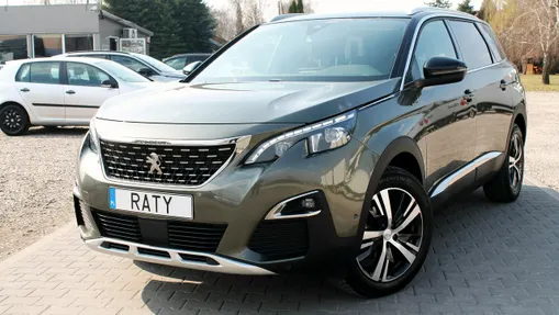 PEUGEOT 5008 -