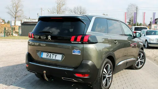 PEUGEOT 5008 -