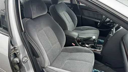 PEUGEOT 407 -