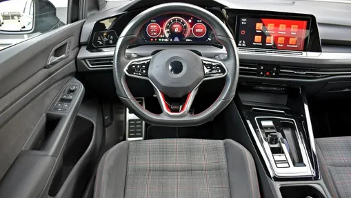 VOLKSWAGEN Golf -