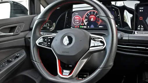 VOLKSWAGEN Golf -