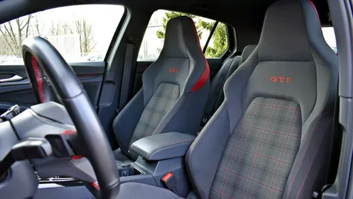 VOLKSWAGEN Golf -