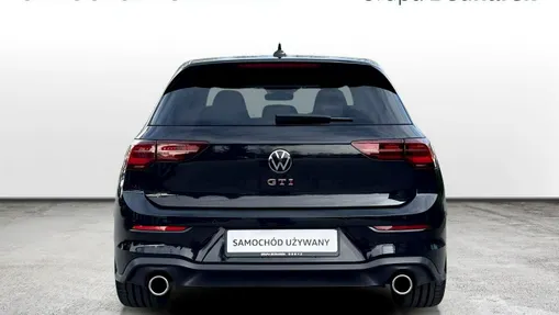 VOLKSWAGEN Golf -