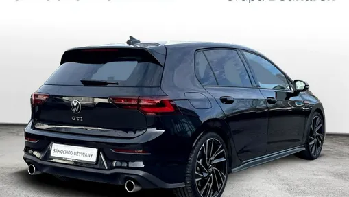 VOLKSWAGEN Golf -
