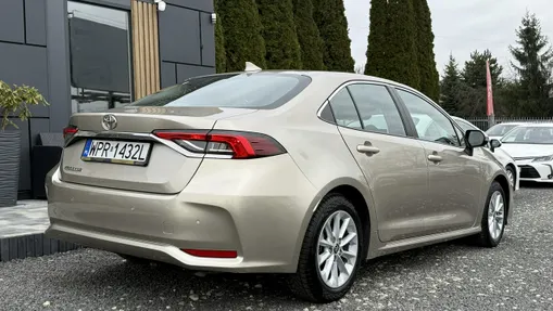 TOYOTA Corolla -