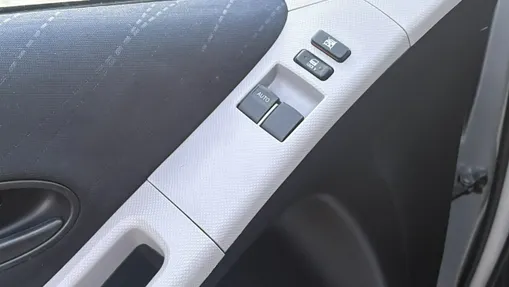 TOYOTA Yaris -