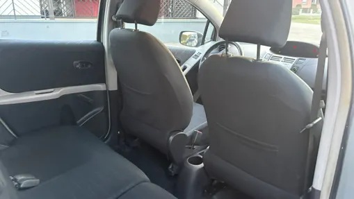 TOYOTA Yaris -