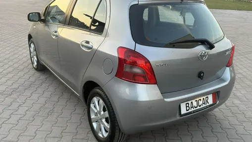 TOYOTA Yaris -