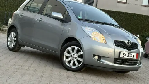 TOYOTA Yaris -