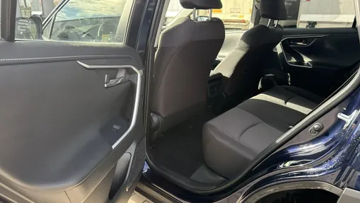 TOYOTA RAV4 -