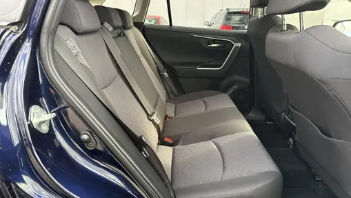TOYOTA RAV4 -