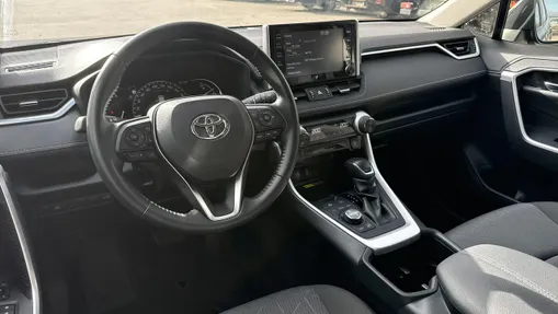 TOYOTA RAV4 -