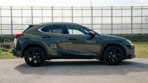 LEXUS UX -