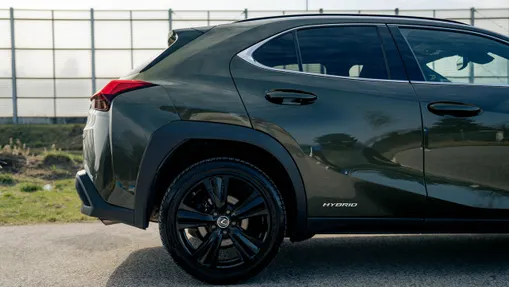 LEXUS UX -