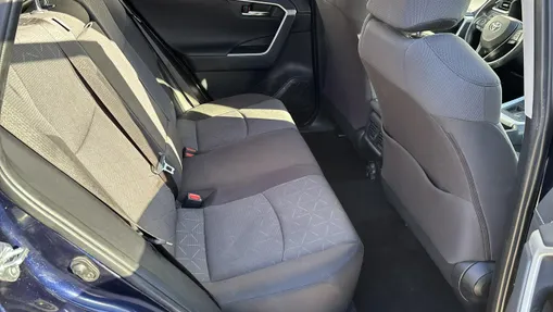 TOYOTA RAV4 -