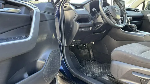 TOYOTA RAV4 -