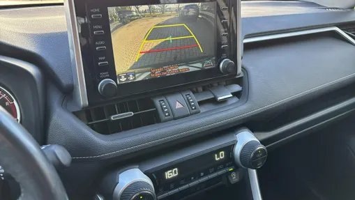 TOYOTA RAV4 -
