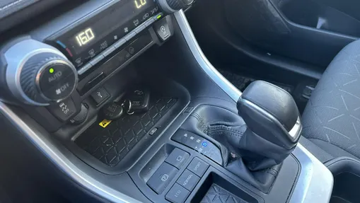 TOYOTA RAV4 -